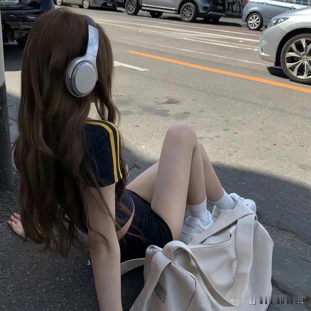 如果你有女儿，等她长大了要告诉她：找男人不能光看脸蛋，也不能只看他有钱没钱