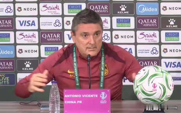 U23国足主教练安东尼奥谈U23亚洲杯决赛：中国足球与日本足球的差距是巨大的