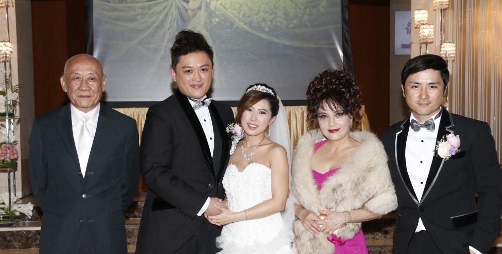 李家鼎儿子在印度拜佛失控嘶吼，当场和老婆吵翻，精神状态堪忧！李家鼎一家最近可