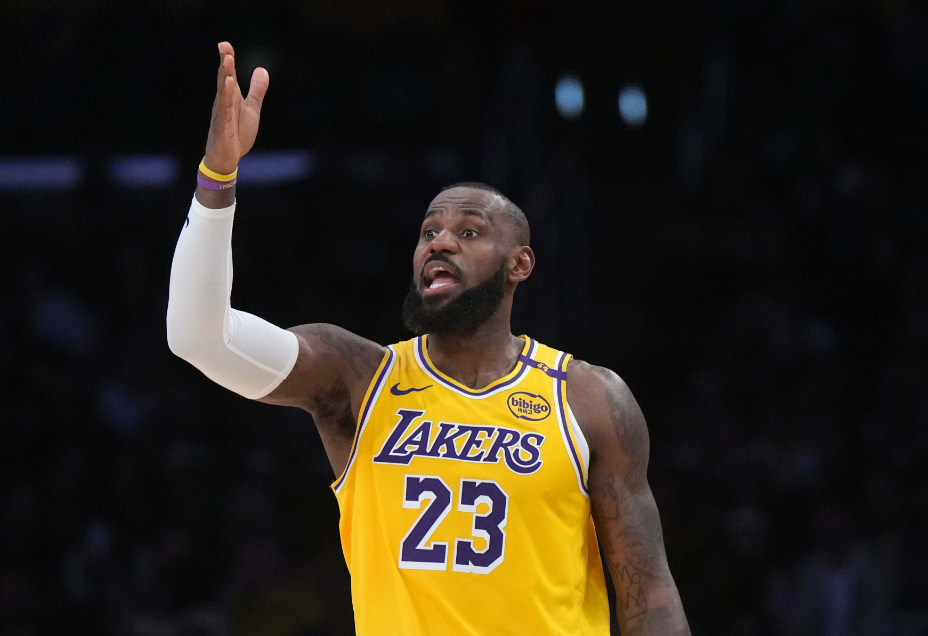 近日，ESPN名记RamonaShelburne在节目中解读了詹姆斯最近的社媒
