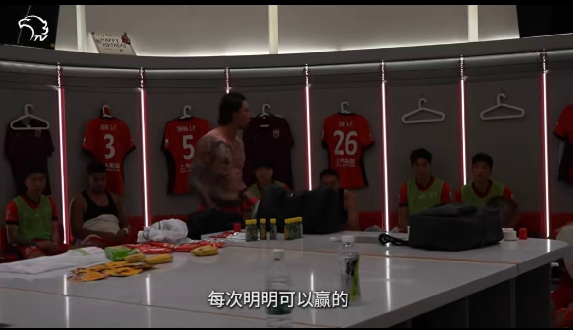 中场休息前的上半场，比分是1:1职业生涯奖杯数量一个手已经数不过来的张琳芃—“每