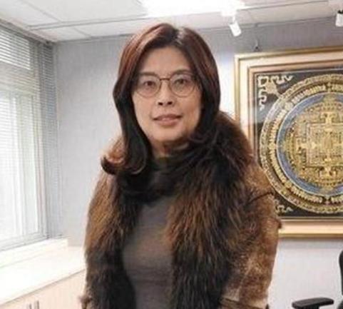 民调大反转！郑丽文拿下了第一！郝龙斌懵了？郑丽文的名字排在民调第一位