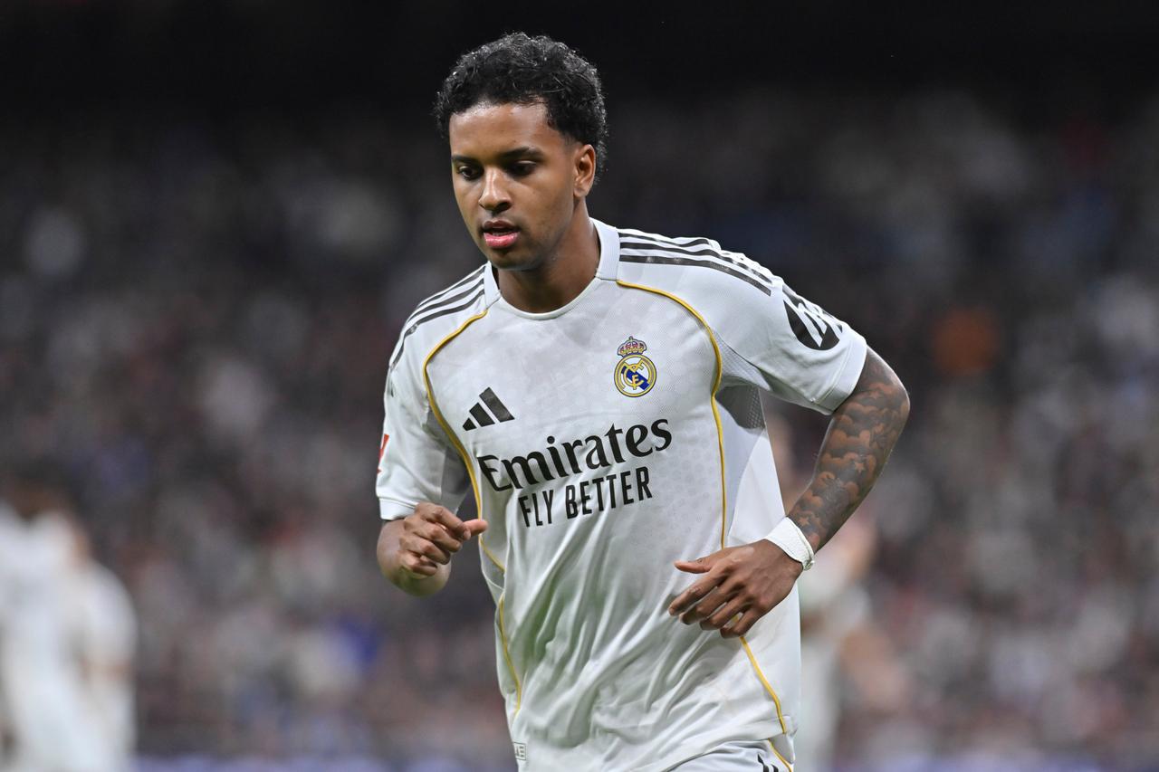 罗德里戈62分钟重伤竟然踢满90分钟！阿韦洛亚，你是个冒牌的主教练吧，有没有阅读