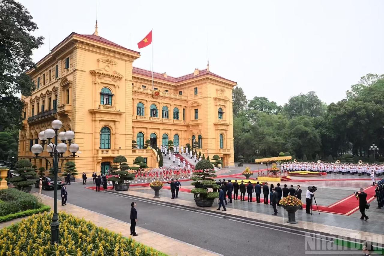越南多少还是有点大国气象！黎明兴在越南主席府欢迎斯洛伐克总理访越，从现场可以看到