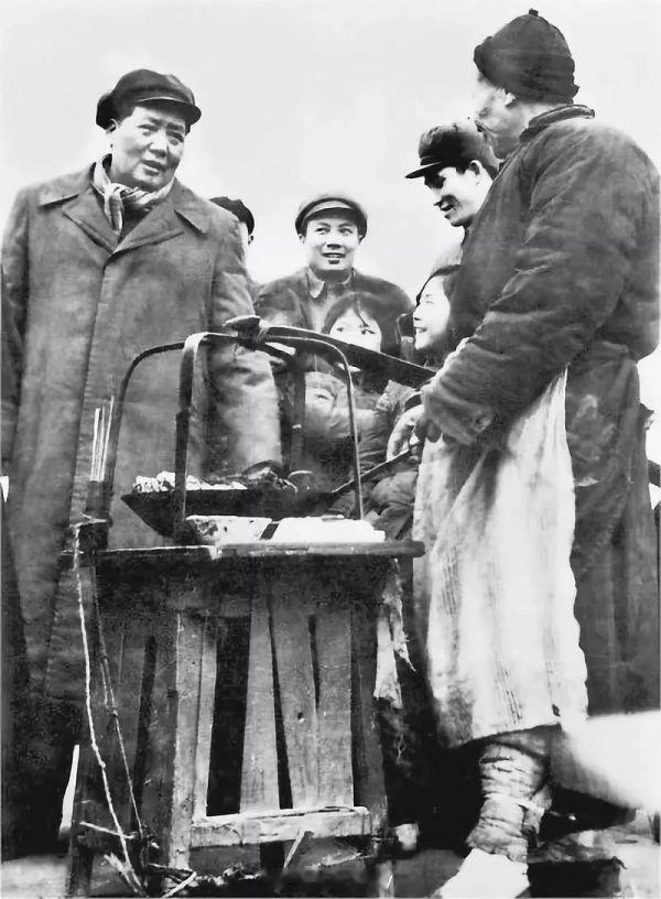 人民喊：“教员万岁！”教员喊：“人民万岁！”这事真实发生在武汉！1953年2月1