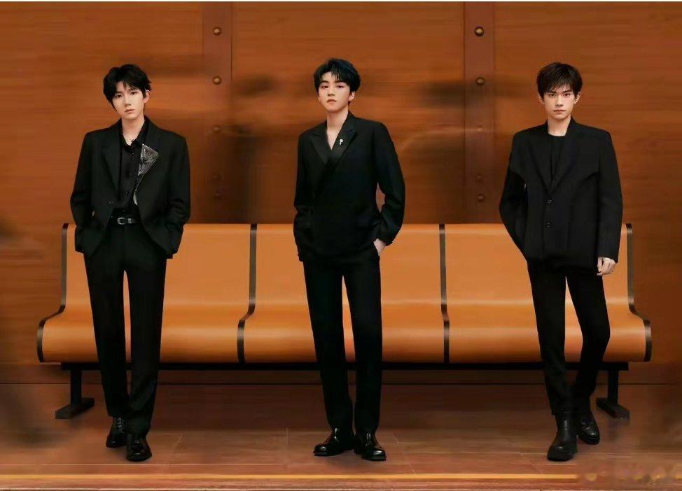 王俊凯跟王源易烊千玺蛋糕不一样TFBOYS迎来出道十三周年，三人卡点发布周年纪念