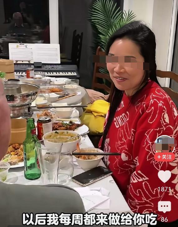 刚看到一个嫁去国外的美女为公公做饭的视频，下边一堆评论问：“为啥嫁到国外都成贤妻