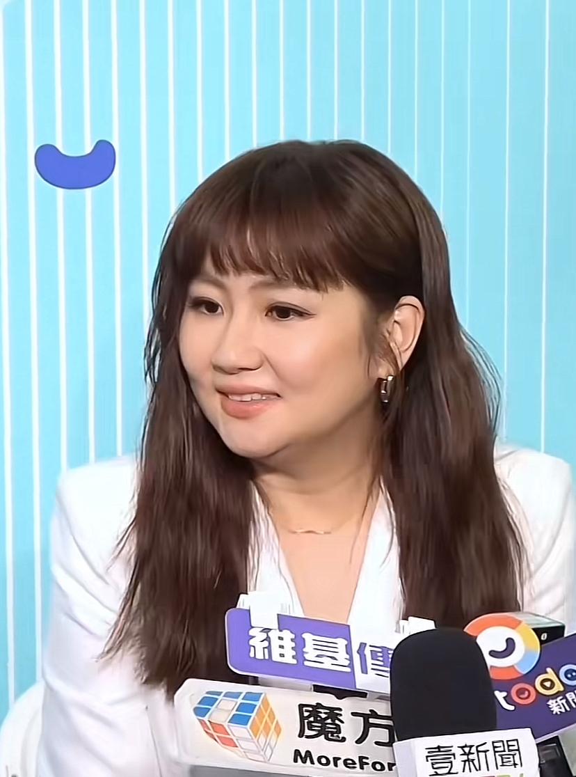 Selina被炸烧伤后，这么多年能治疗到这个程度已经很不错了吧。俞灏明好像比