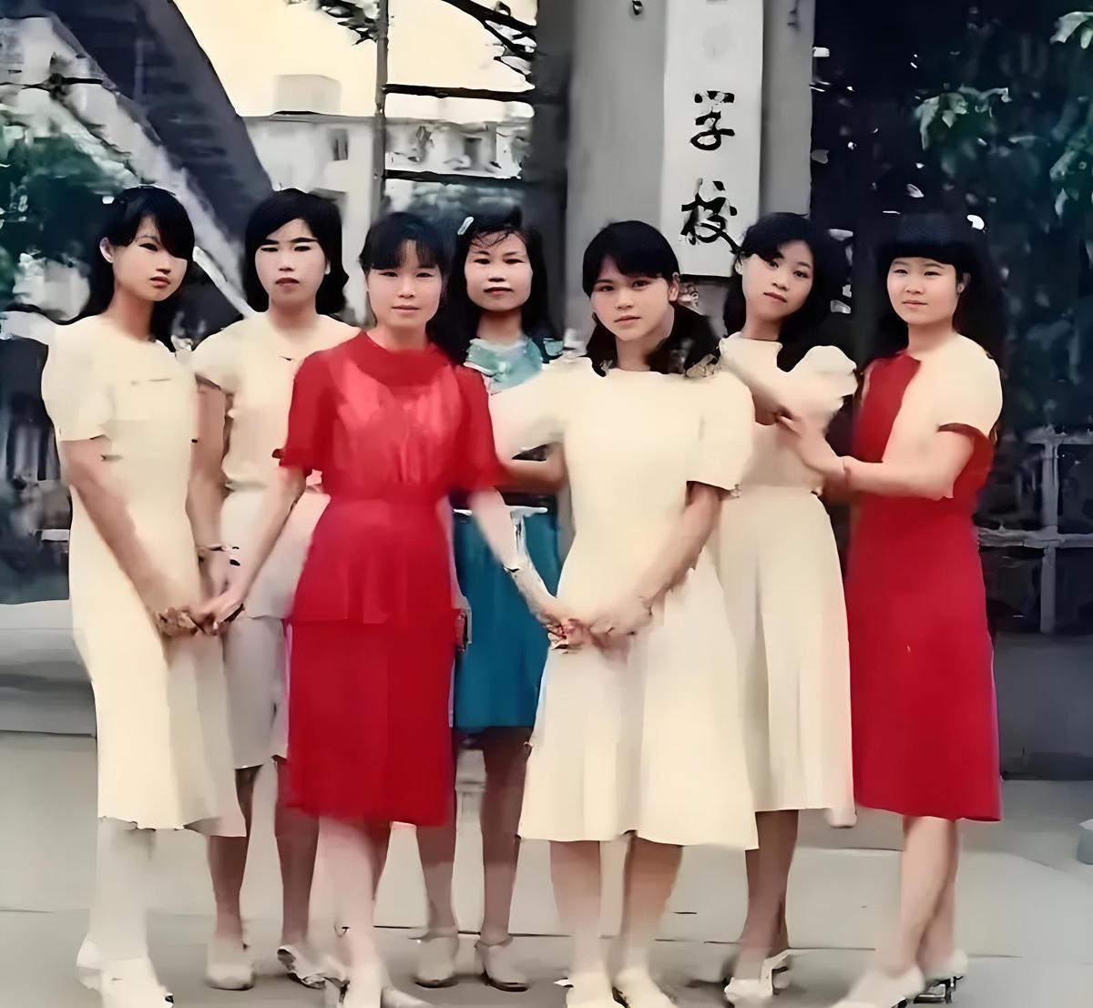 我的中专同学毕业30年后，班里第一个领退休金的同学刚满50岁，每月稳领2000元