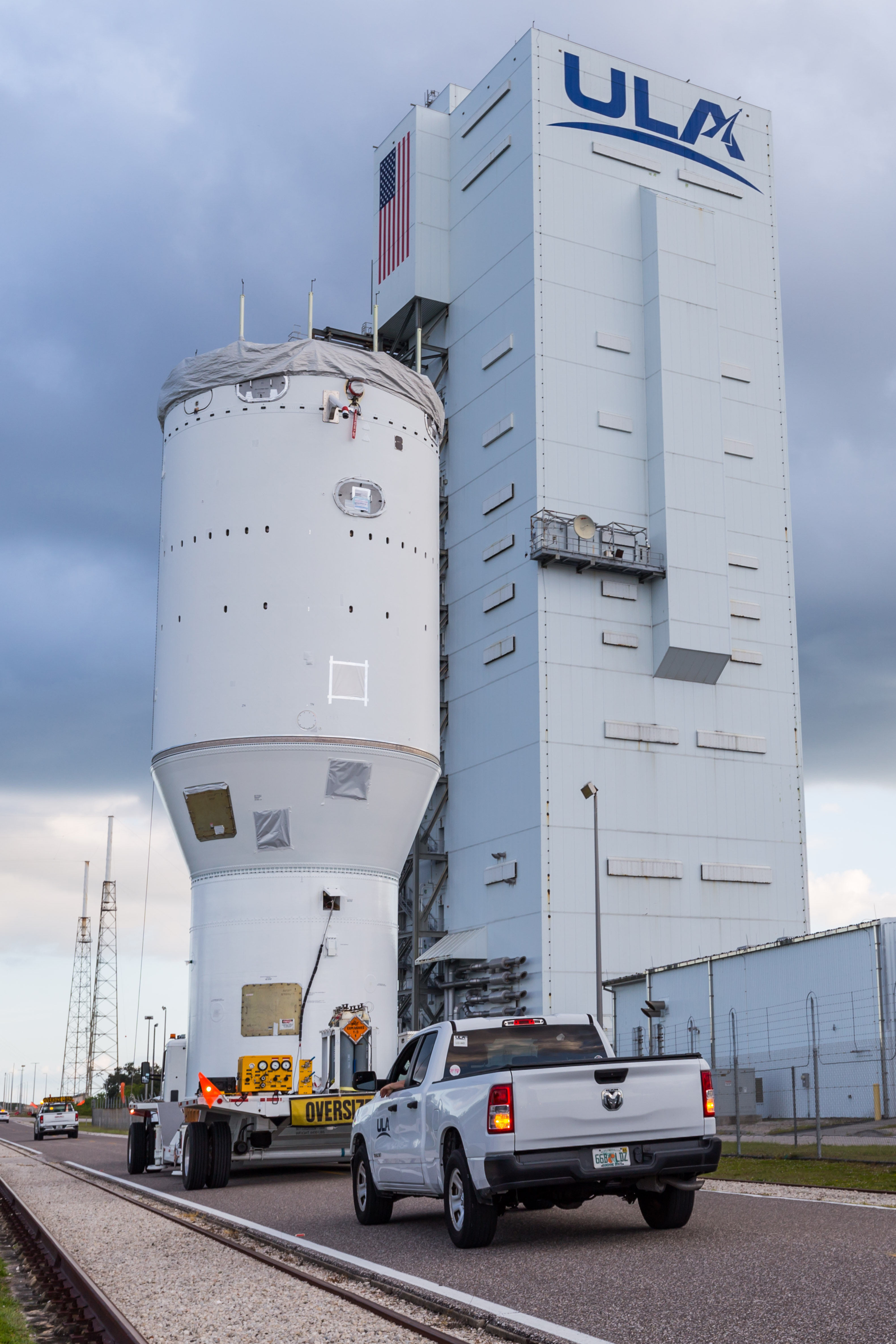 【ULA完成宇宙神运载火箭二级吊装】亚马逊旗下LEO星座将于当地时间12月15日