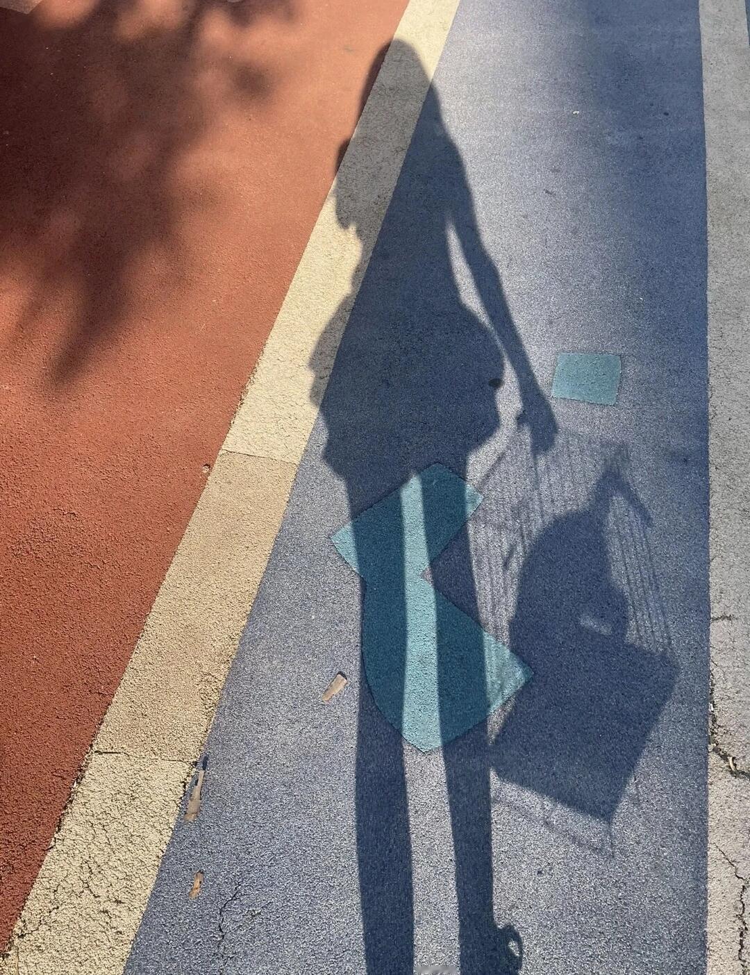 人到中年才明白。一个女人，最好的养生就是：吃好、睡好、不生气。这三样听着