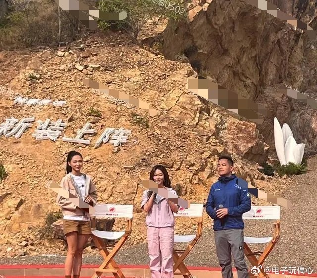 谭松韵本人跟银幕上差距很大，个子好矮小小一只，真人并不年轻