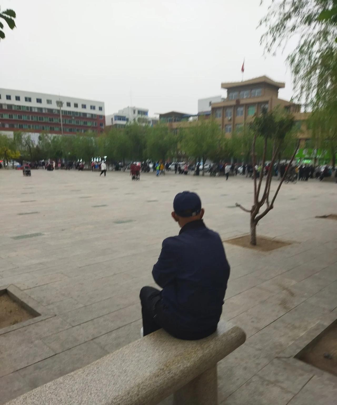 活到了72岁的年纪。人就接近了暮年。有一个问题想请教各位老年朋友。尤其是老年男