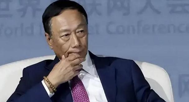 富士康崩得太突然！郭台铭绝对没料到，以前大陆工厂灯火通明的代工巨头，如今像破气球