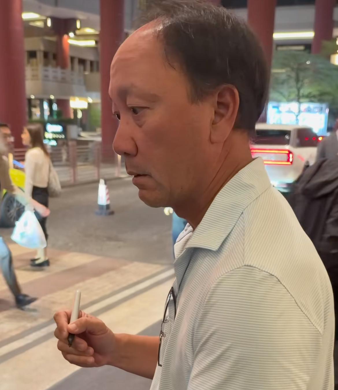 17岁问鼎法网的张德培居然这么老了！曾经的“飘柔”也变成了半秃，携儿子现身上
