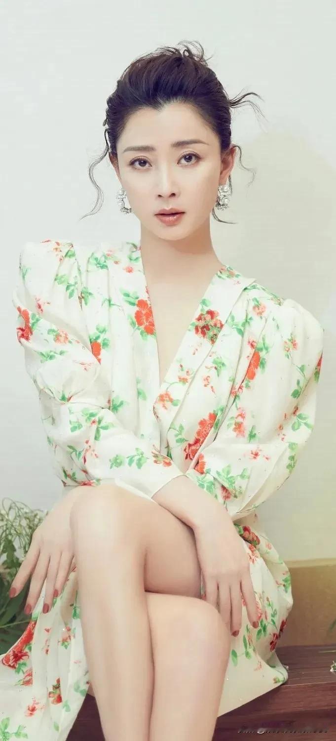 2012年，殷桃和祖峰拍了一场吻戏，拍完后，殷桃觉得对不住自己的好闺蜜刘天池，便