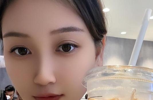 “你就该继续贫困！”一名领4500元最高档助学金的贫困女学生，天天都买9.9元一