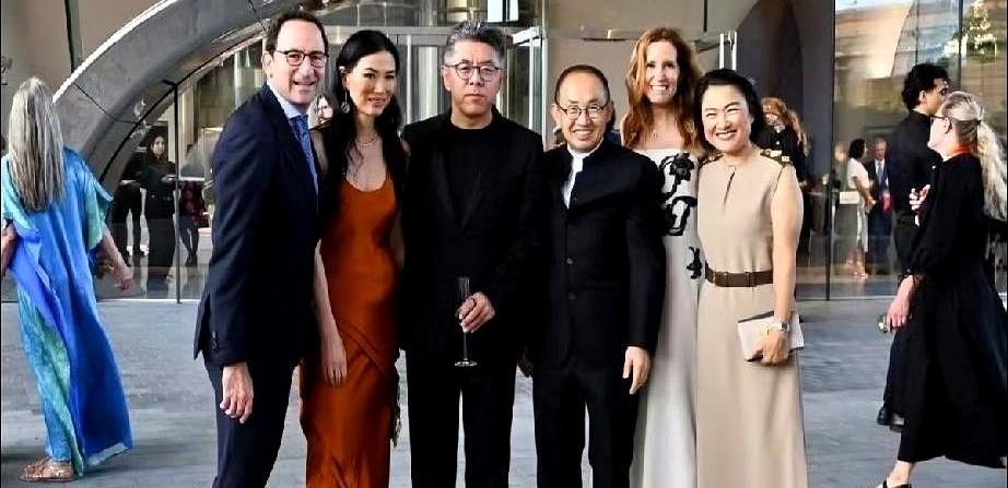 还记得那个天天在网上晒木工、聊摄影的潘石屹吗？如今他低调得连镜头都躲着走。最