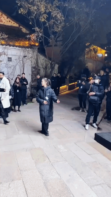 难怪李现资源越来越好，看得出老板杨天真是真的很喜欢他！经常带着他参加活动！两人一