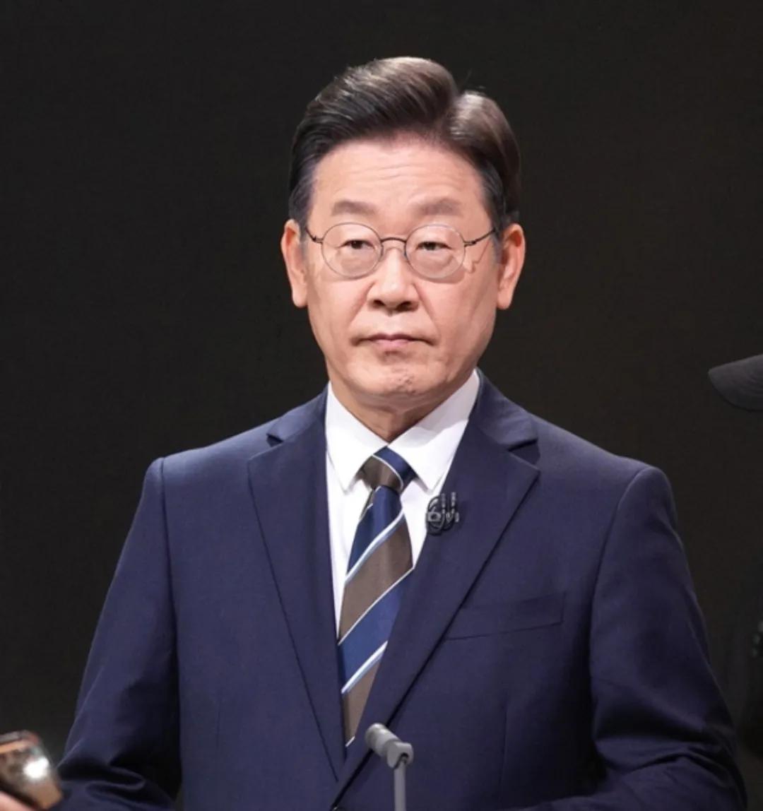 李在明特别适合当韩国总统，有9个理由。1，李在明在上一届总统竞选时，以微弱的劣