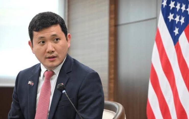你信吗？美国居然说在南海要“守规矩”了！美国驻东盟大使凯文·金最近放了个“软