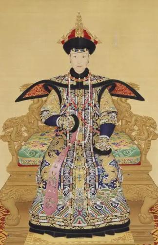 乾隆88岁娶了13岁的女子，新婚之夜，她从寝被中望向了那个比自己爷爷还要年长一些