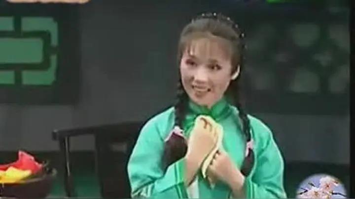 《黄梅戏》你最喜欢听哪位唱?《黄梅戏》我最喜欢的是严凤英的唱腔，再一个就是吴琼年