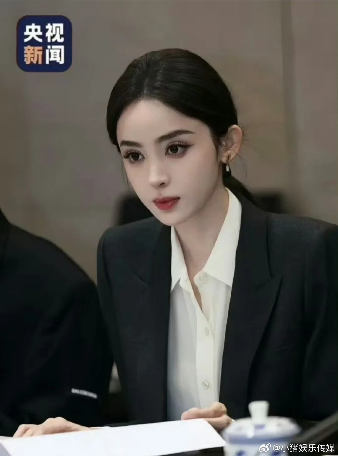 古力娜扎听她娓娓道来棉田故事的样子好温柔！没有刻意表现，只有自然从容，再得知《