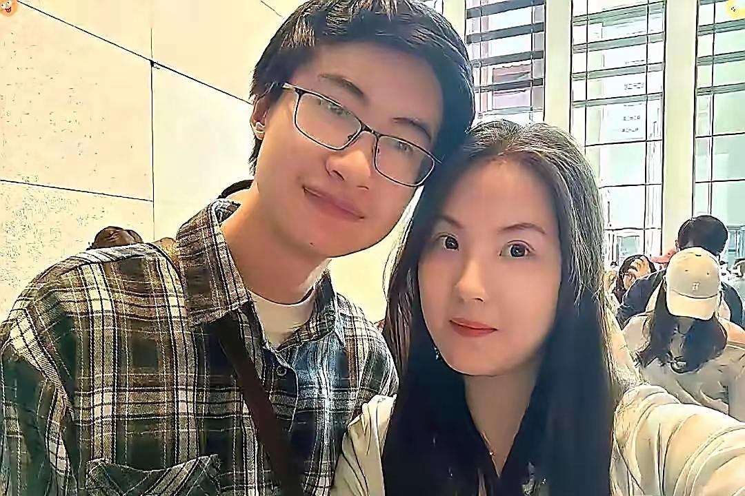 寒门博士今年毕业了，岳父的一句话让全网都羡慕起庞众望。这个从河北吴桥土坯房走出来