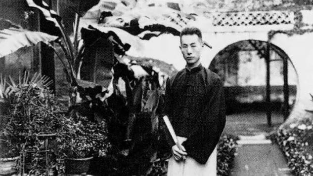 1935年，一妓女恳求37岁张伯驹：“带我走吧！我还是清白之身！”张伯驹递给老鸨