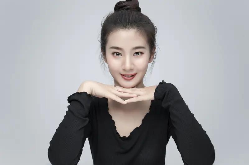 2025年选美赛场堪称“罗刹国美学复兴”：辽宁冠军张倩凭“大拇脚趾间隙合理”的9