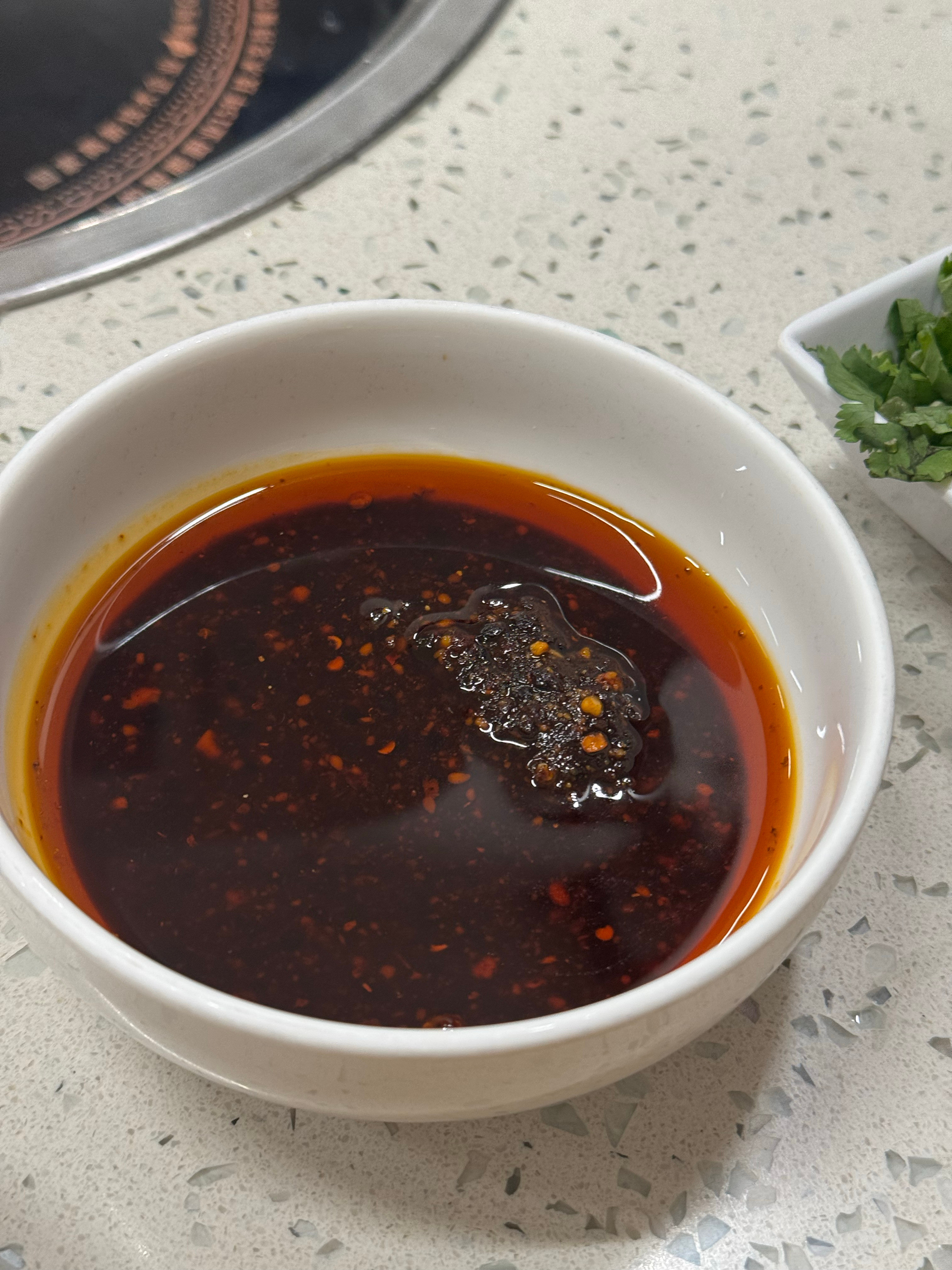 以为要嚯一周稀饭，才刚第三天就觉得又行了，泸州酸菜荤豆花安排～这家依旧排队王，下