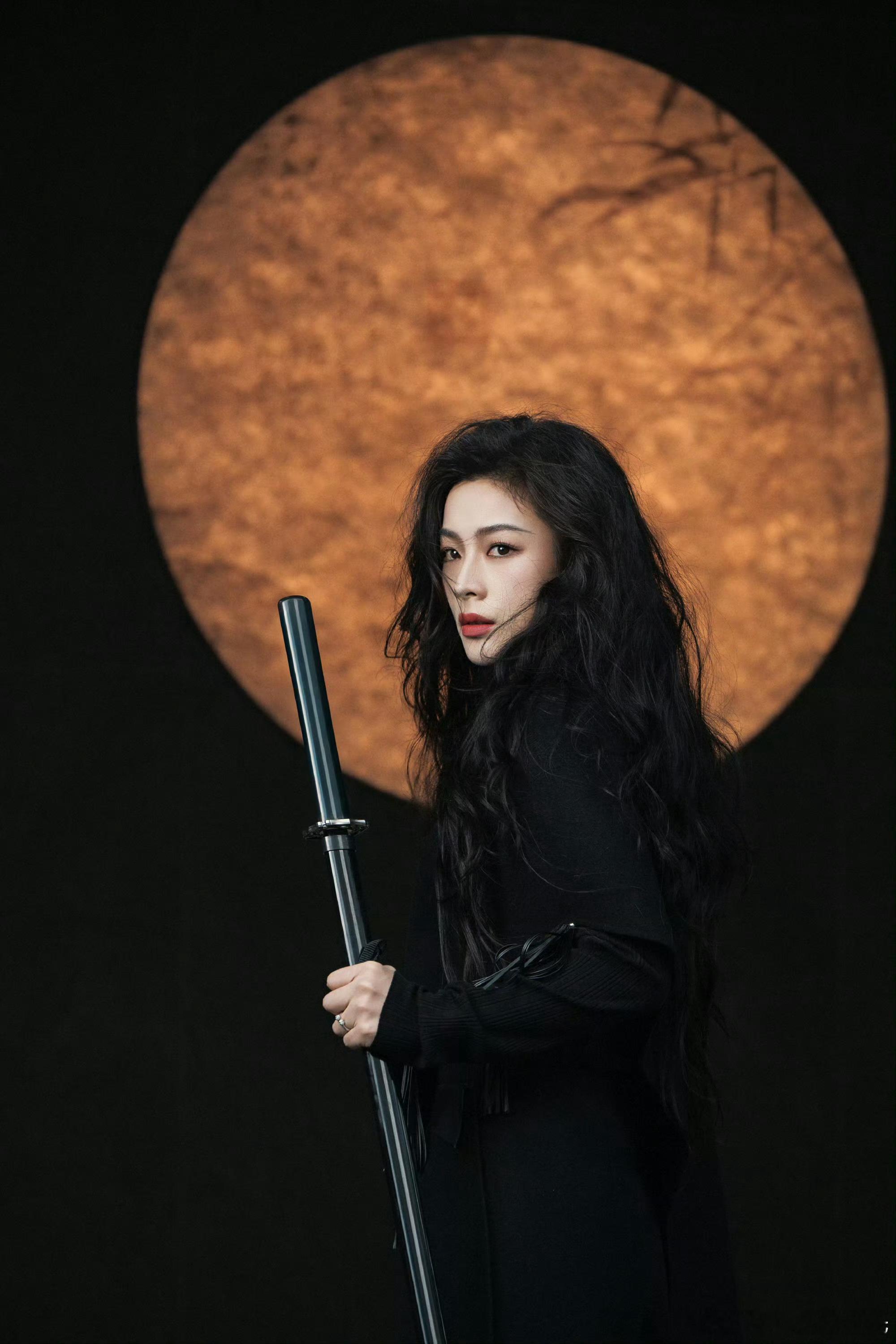 镖人虽然不认识陈丽君，但她不是挺漂亮的吗？颜值吊打那个封神那个蒙古特权女10倍…