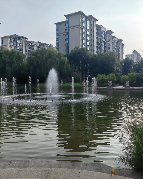 许家印已经判了无期，可有人住了恒大绿洲几年，到现在依然觉得这个小区不错。这事乍