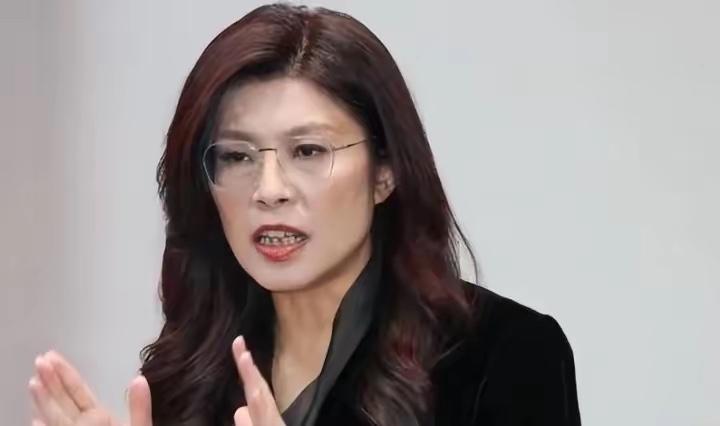 这就叫：偷鸡不成蚀把米，打鬼不成反被雷劈。民进党这回脸都丢光了。本来想借着郑