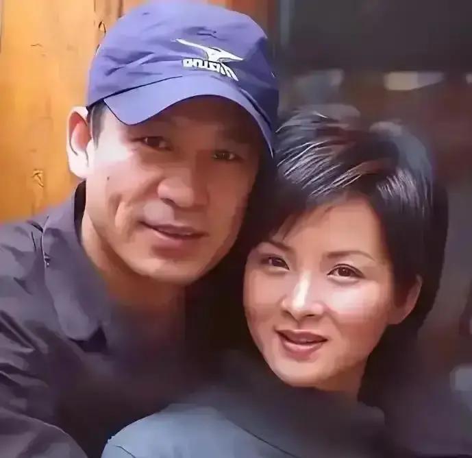 当年，27岁的谢兰嫁给大自己11岁的师小红，两人约好了丁克，不要孩子，因为她的父