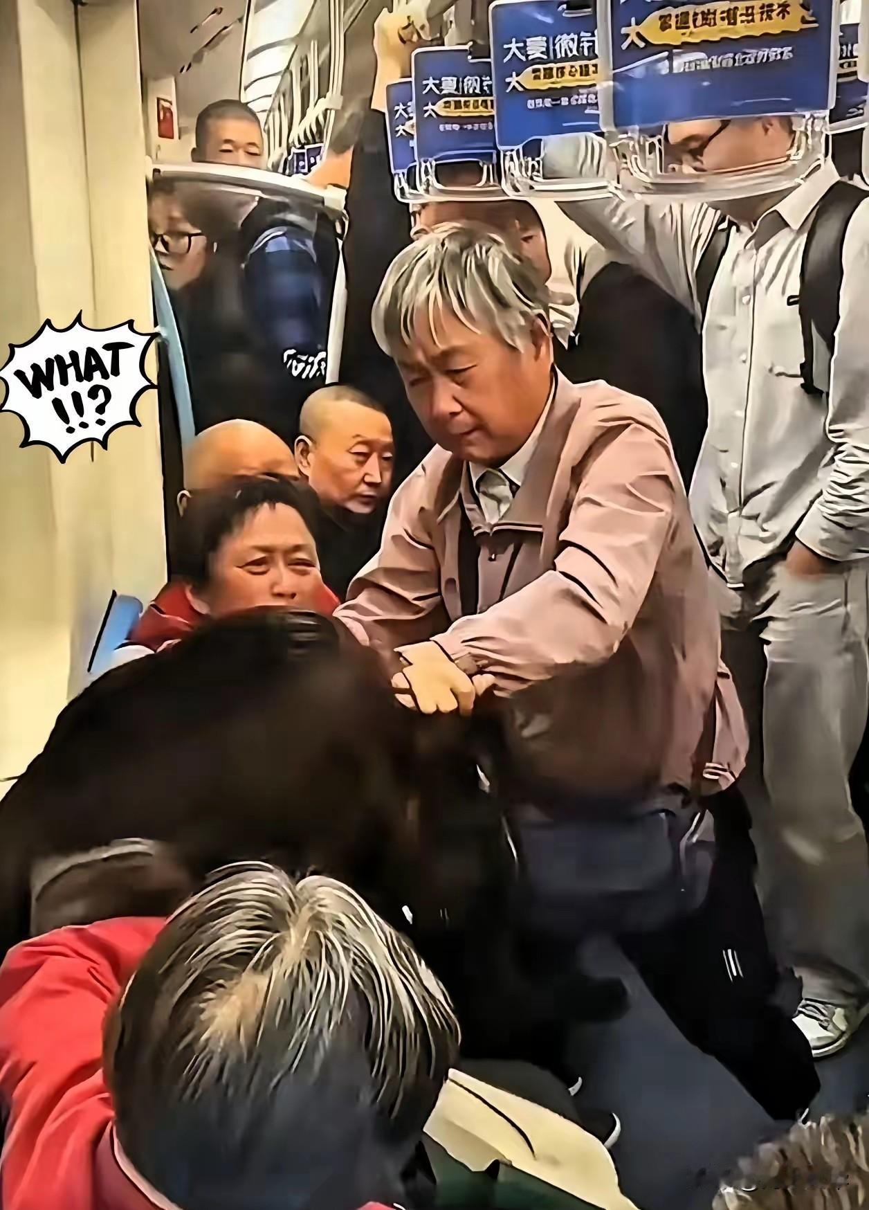 后续来了上海地铁那俩打人的大妈，这下算是踢到铁板了！听说要面临法律制裁，真是大