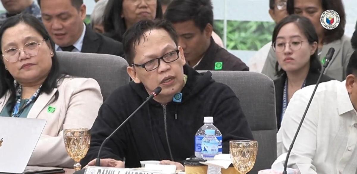 谁能想到，14日那场针对莎拉的弹劾听证会刚结束，马尼拉政坛的狂风暴雨就以这种近乎