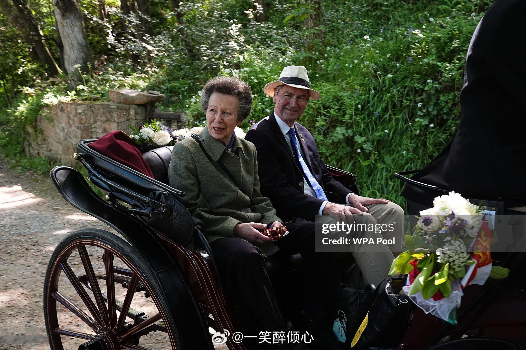 英国王室【重温】2025年5月10日，安妮长公主和蒂莫西劳伦斯爵士在萨克岛乘