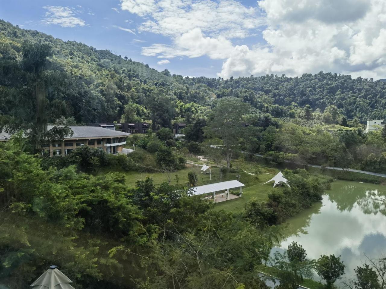 认知有界，行动无涯。做好当下的每一件事，在反复的轮回与难守的初心中，一点点拓宽自