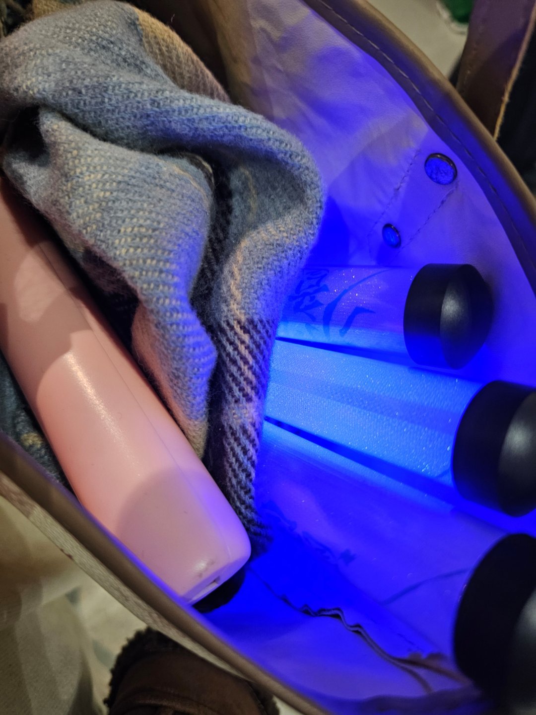 登机的时候应援棒自己亮了我妹梓舍不得我