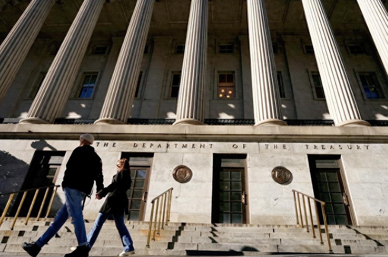 欧洲不装了！直接放话美国敢再威胁就敢砸他饭碗，手握3.6万亿美债要是抛售了，看美