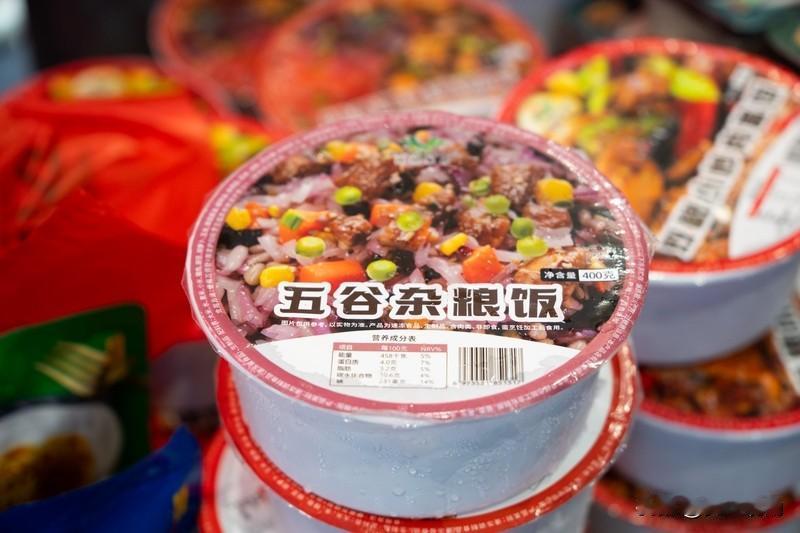 自家中央厨房供给自家品牌连锁店的不算预制菜。网友们为这事儿吵翻了天。要我说，标准