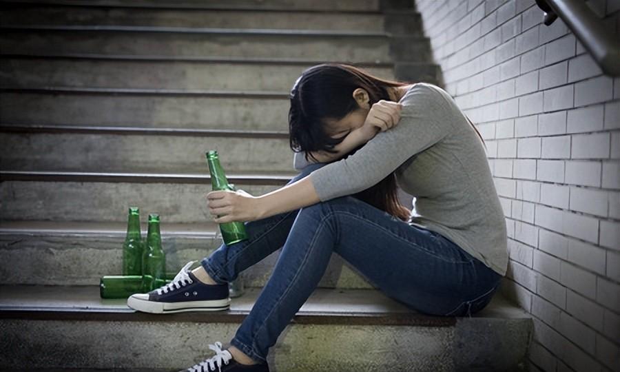 上海，女子醉酒后，转给男友7.3万元让男友还债，而后开始数落男友的情史，结果越说
