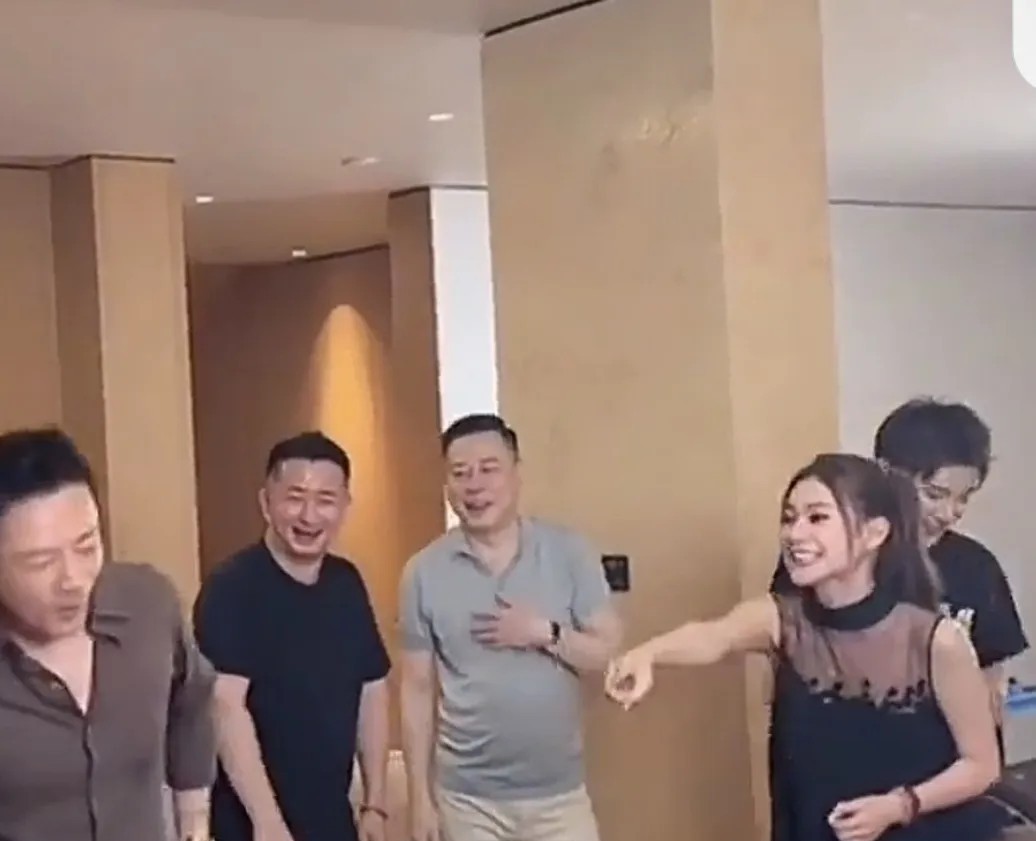 可怜之人必有可恨之处，恨你不懂珍惜。这人就不说了。瞧马筱梅，成天都带着快乐开心
