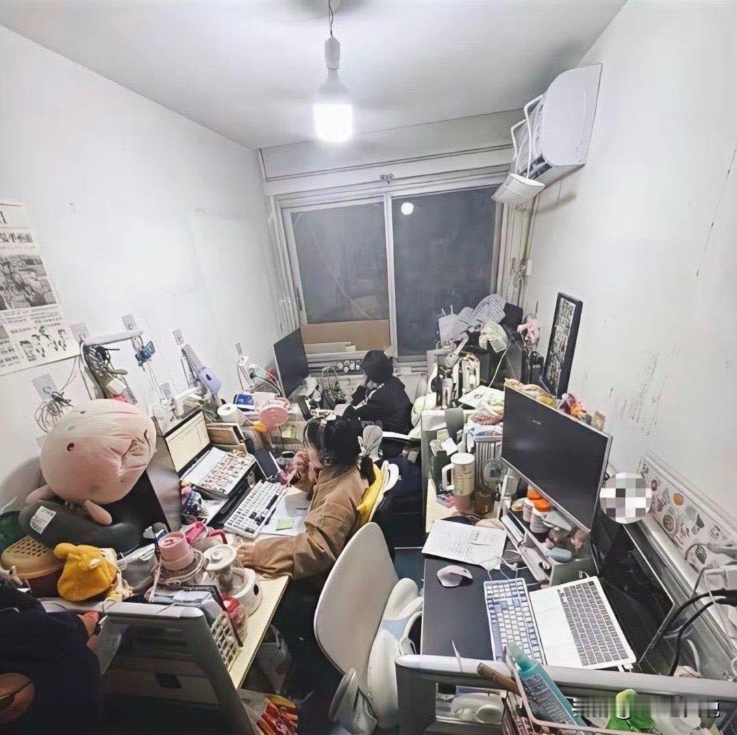 我们部门的hr专员想请一天假，就和hr总监（我们虽然有hr经理，但是所有人都是h