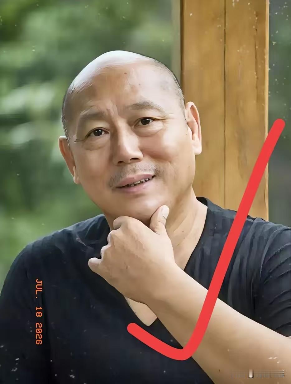 我朋友是干导演行业的，我向他请教了李诚儒和周星驰的问题，他跟我说了大实话。他说，