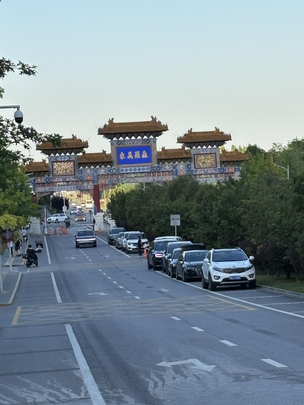 邻居家孩子，去了一所北京顶级高中的普通班，成绩在班里排二十多名。最近聊天，他