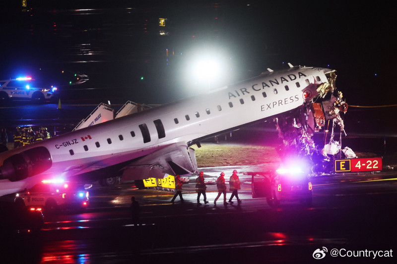 纽约机场客机撞消防车致重大伤亡塔台事发前紧急呼叫仍未避免事故海外新鲜事美国纽