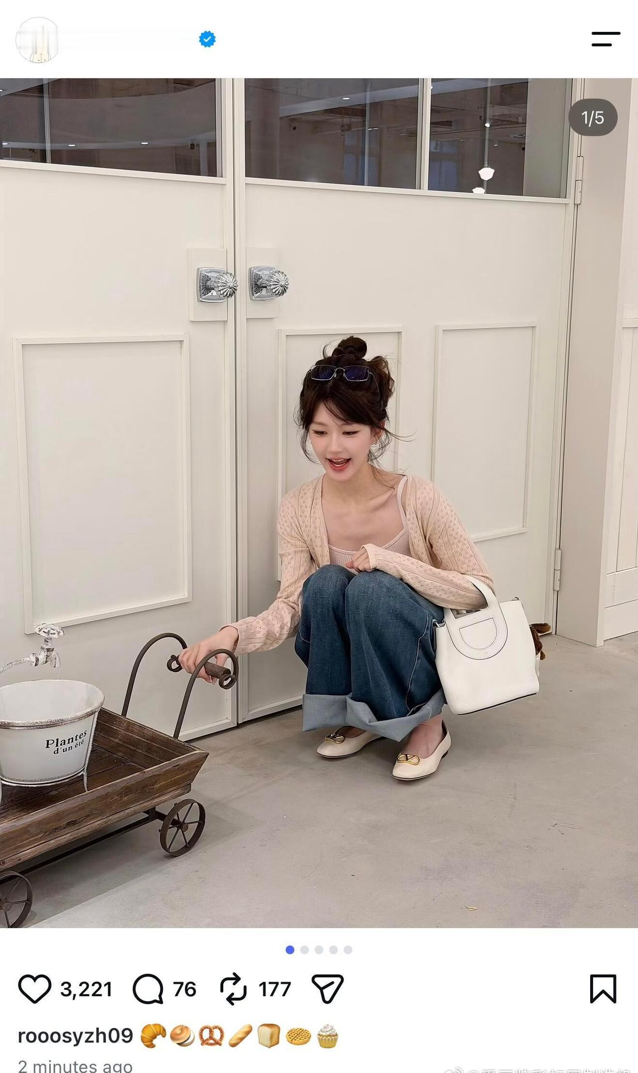 赵露思ins更新，好喜欢这个风格​​​
